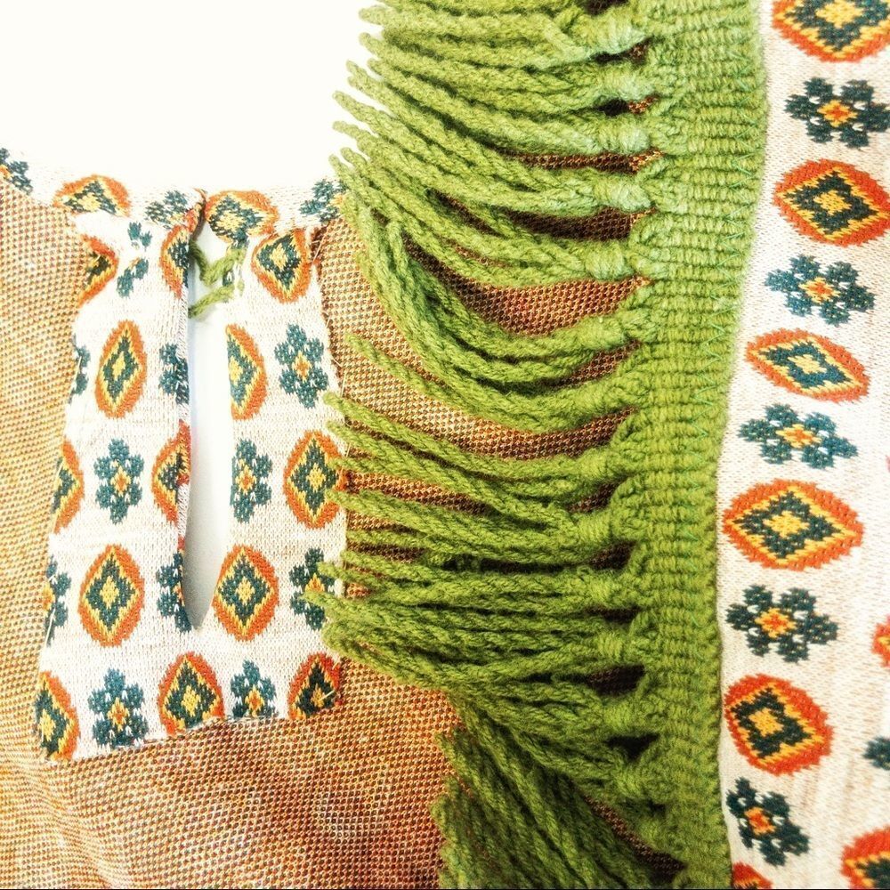 Vintage Girl’s Fringed Poncho Sweater Sz M/L - Picture 10 of 12